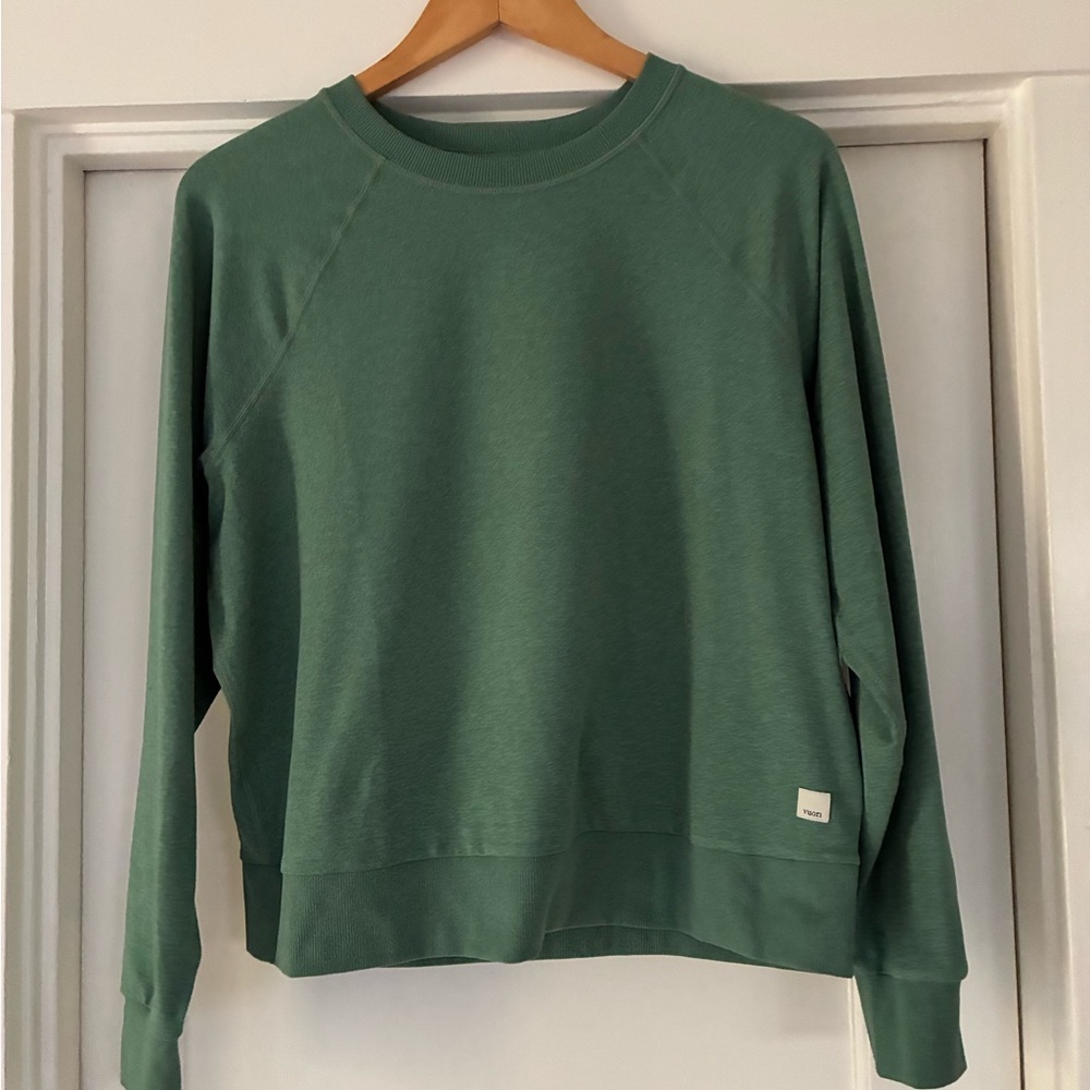 Vuori Women’s Long sleeve Halo Crew Green Heather Crewneck Sweater-S